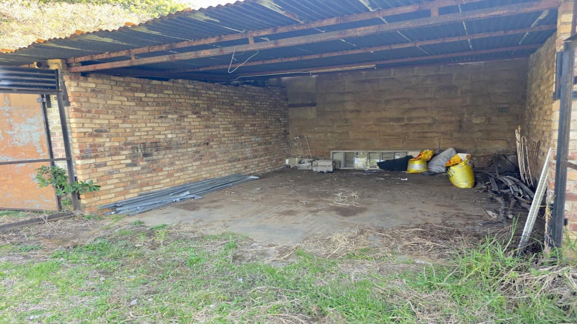 Carport  of property in Louwsburg