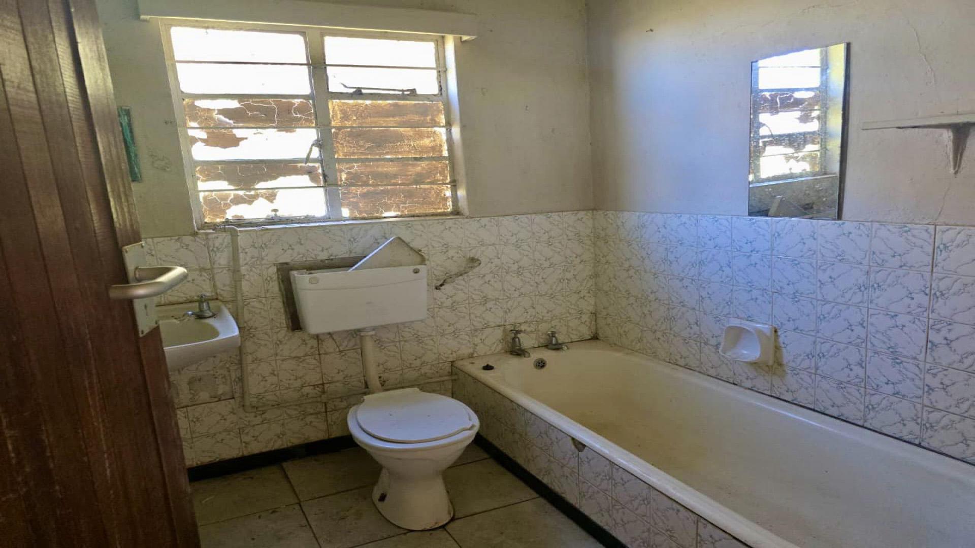 Bathroom 1 of property in Louwsburg