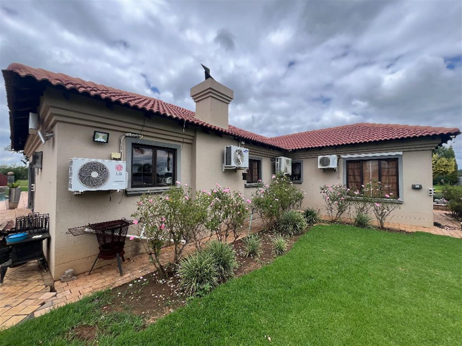 Front View of property in Kameeldrift