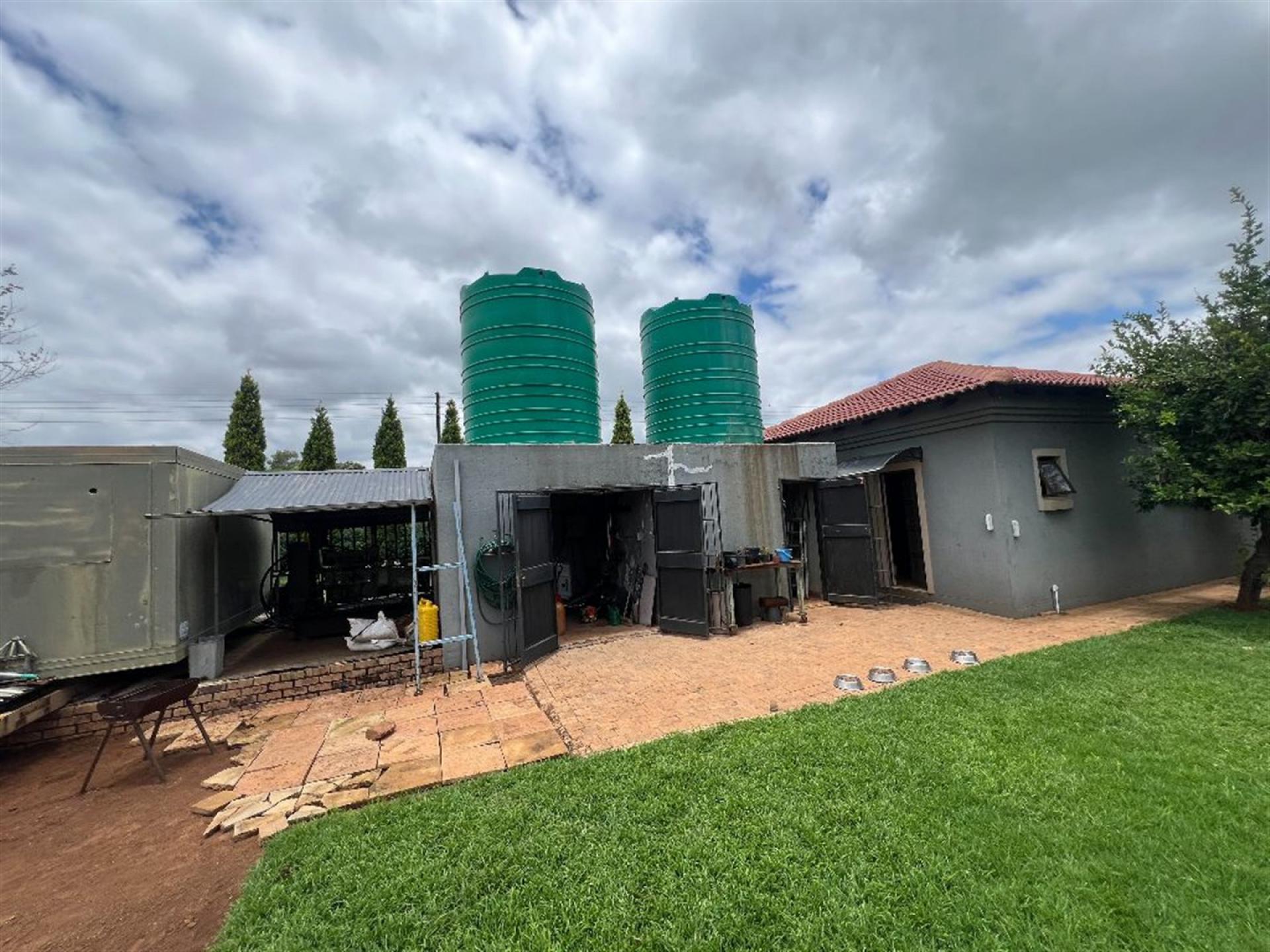 Front View of property in Kameeldrift