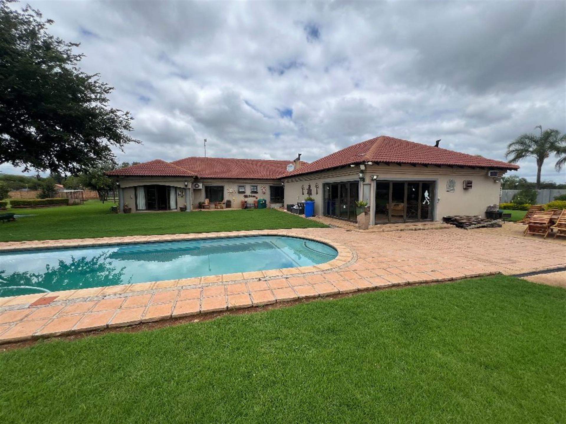 Front View of property in Kameeldrift