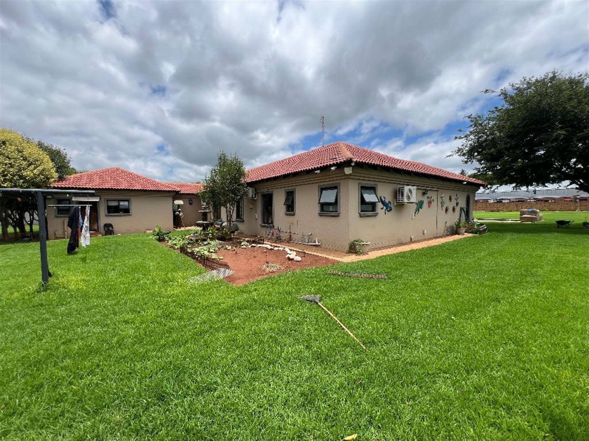 Front View of property in Kameeldrift
