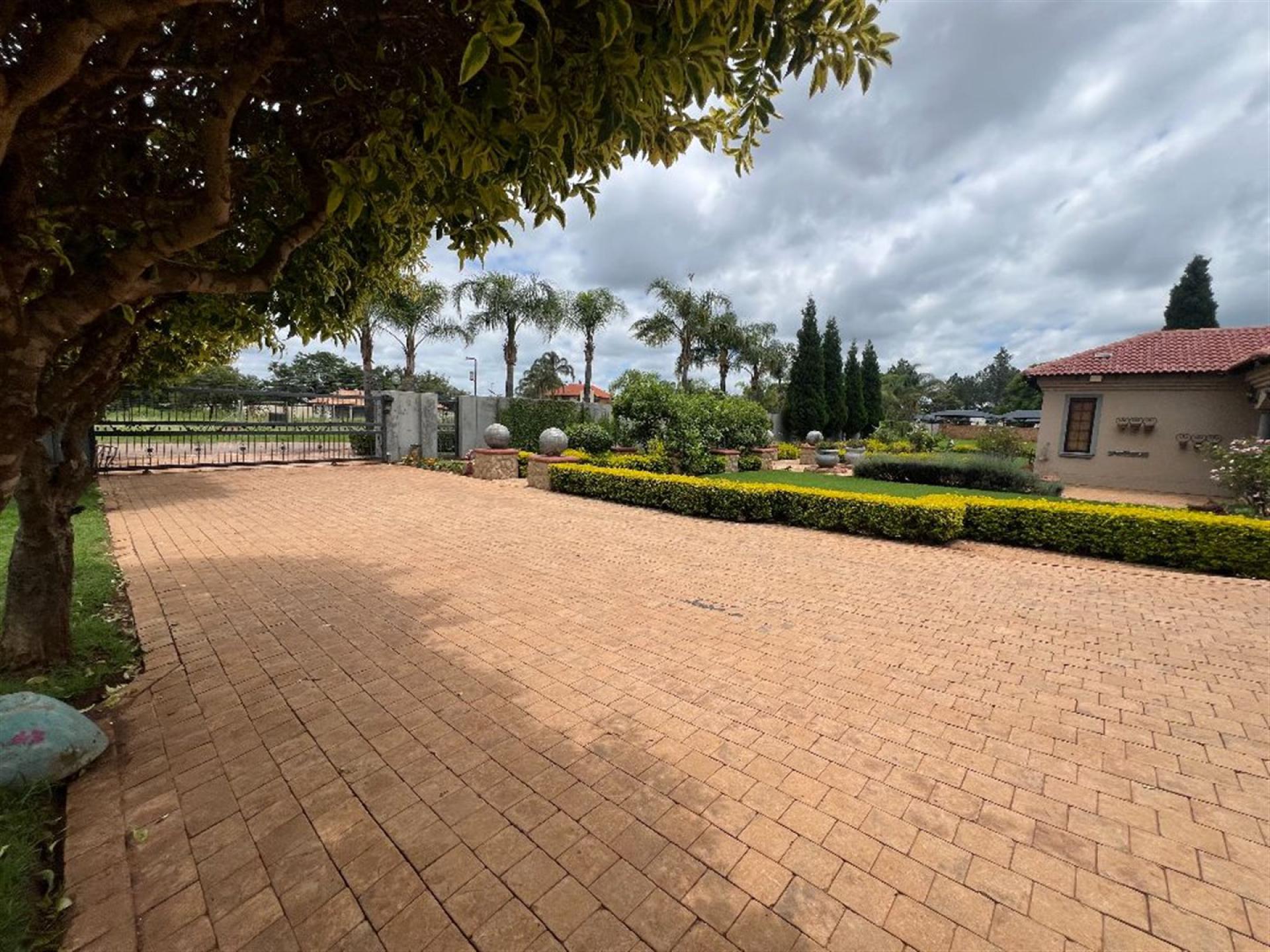 Front View of property in Kameeldrift