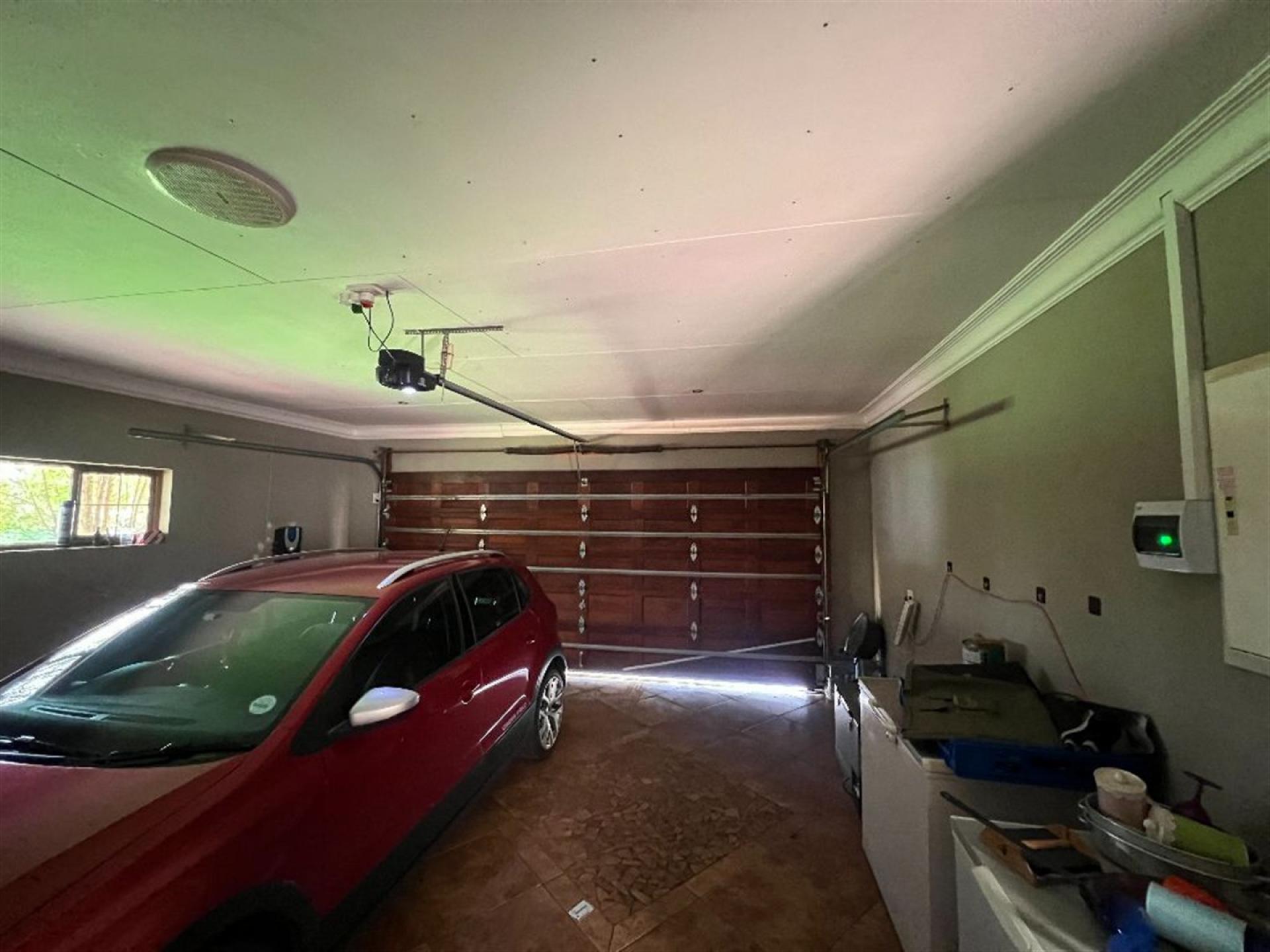 Garage of property in Kameeldrift
