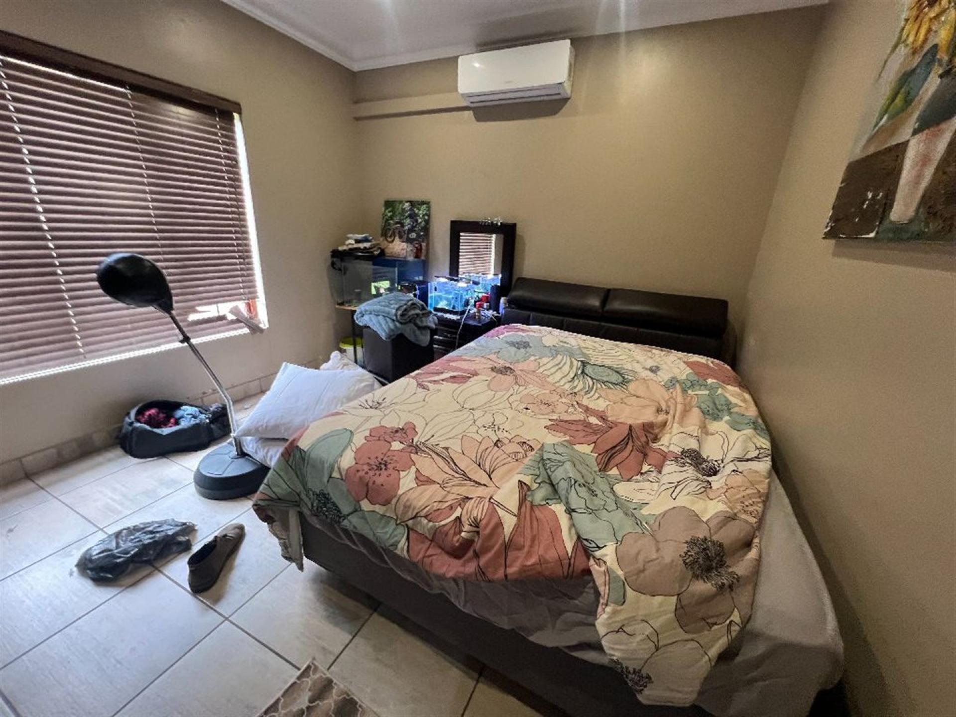 Bed Room 1 of property in Kameeldrift