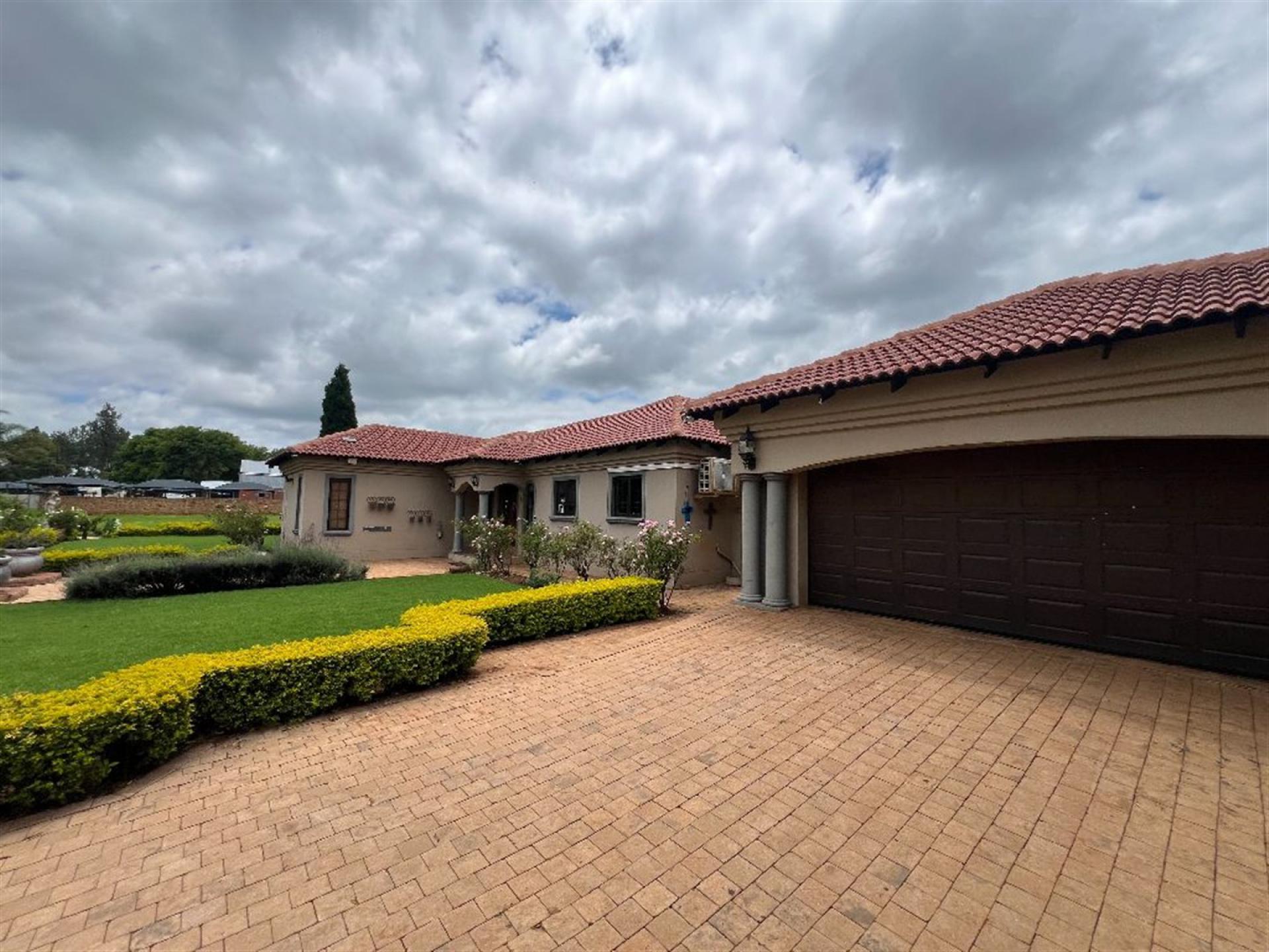 Front View of property in Kameeldrift