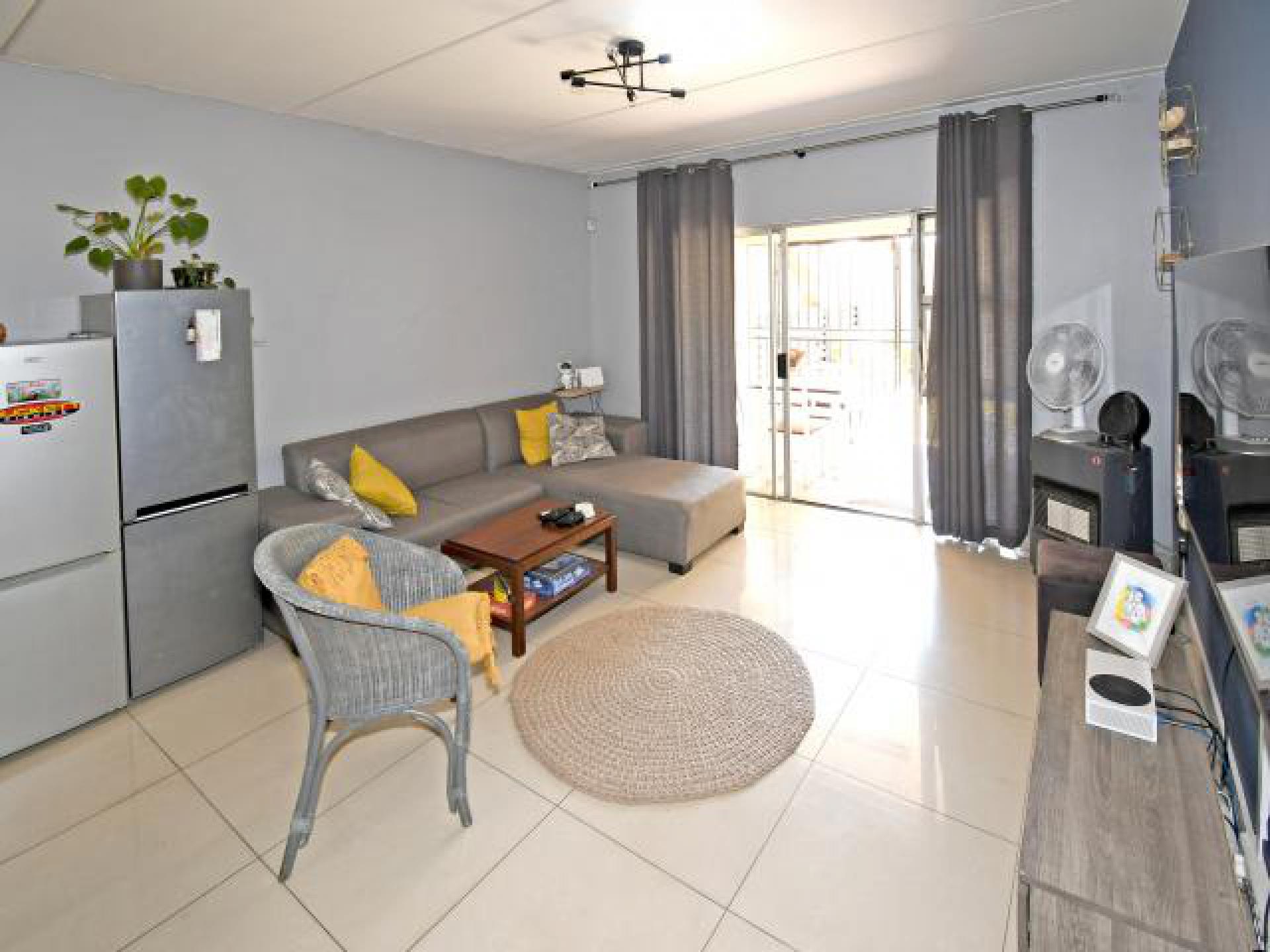 Lounges - 19 square meters of property in Rynfield