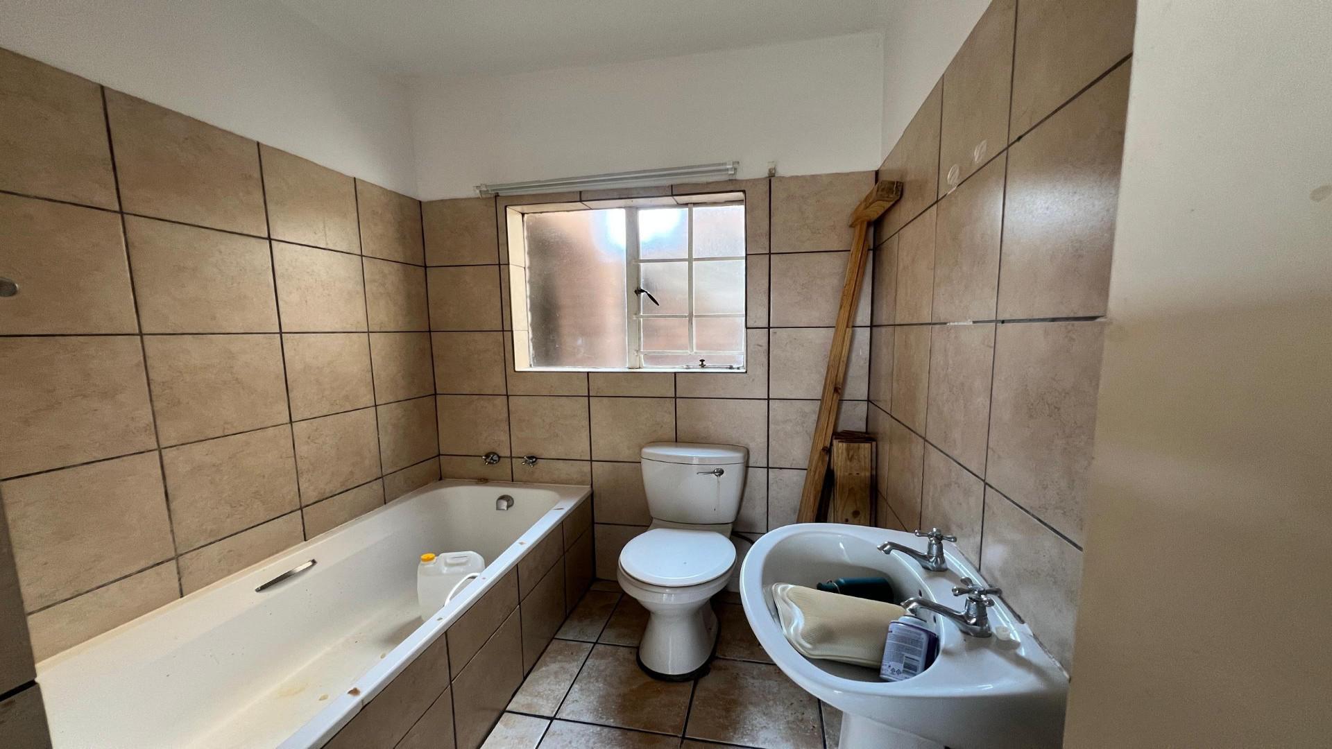 Bathroom 1 of property in Nelspruit Central