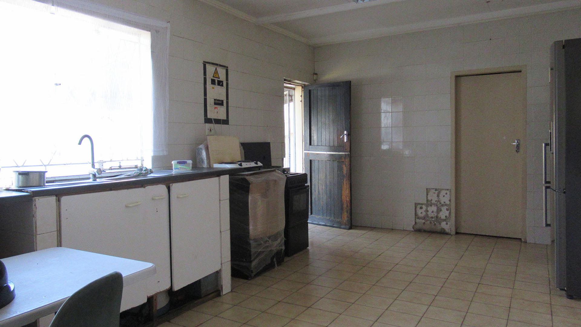 Kitchen - 35 square meters of property in Forest Hill - JHB