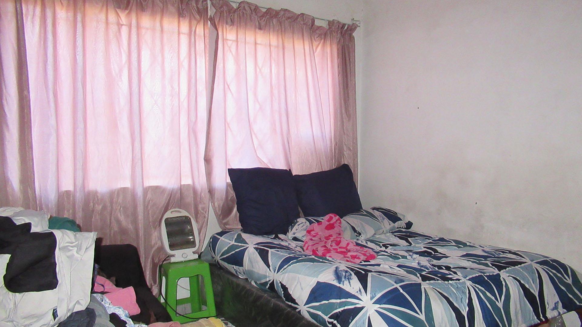 Bed Room 1 - 27 square meters of property in Forest Hill - JHB