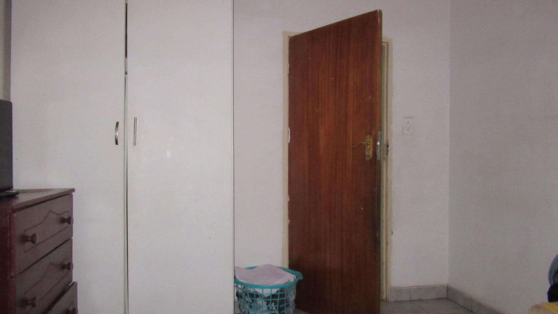 Bed Room 1 - 27 square meters of property in Forest Hill - JHB