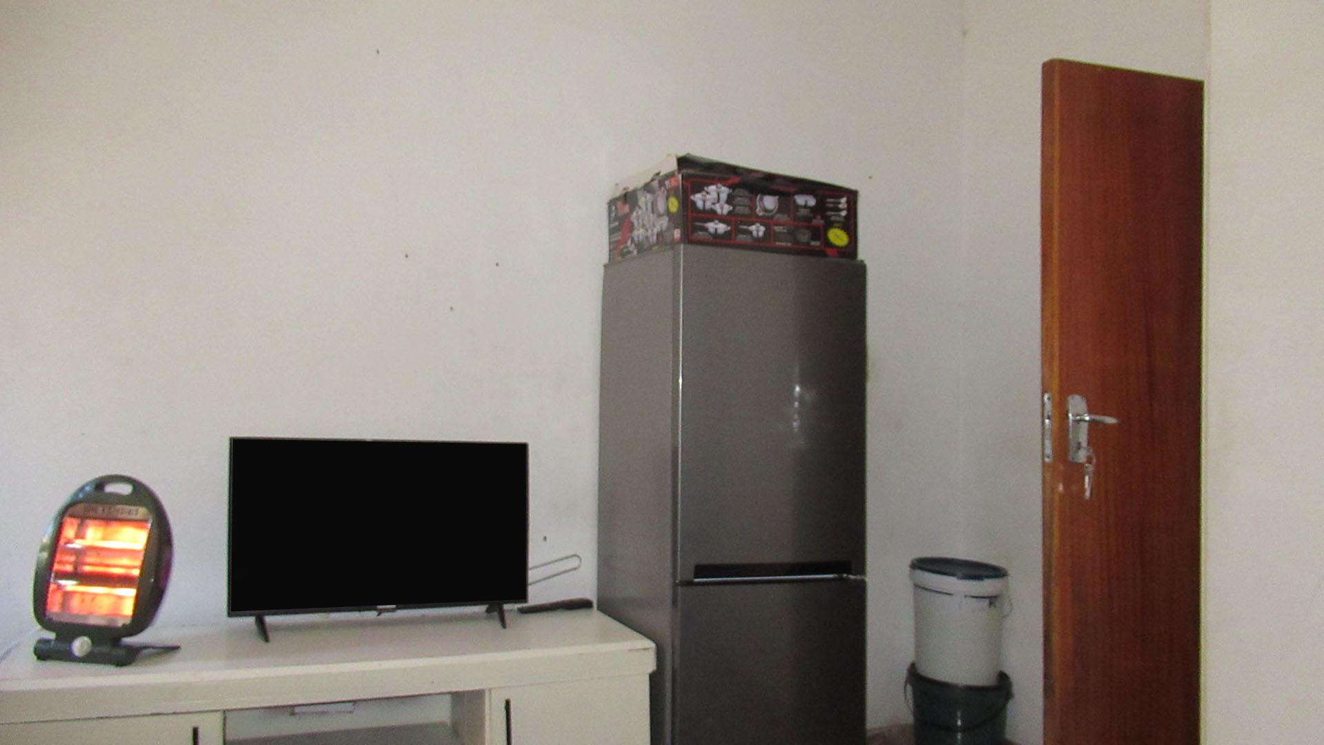 Bed Room 2 - 12 square meters of property in Forest Hill - JHB