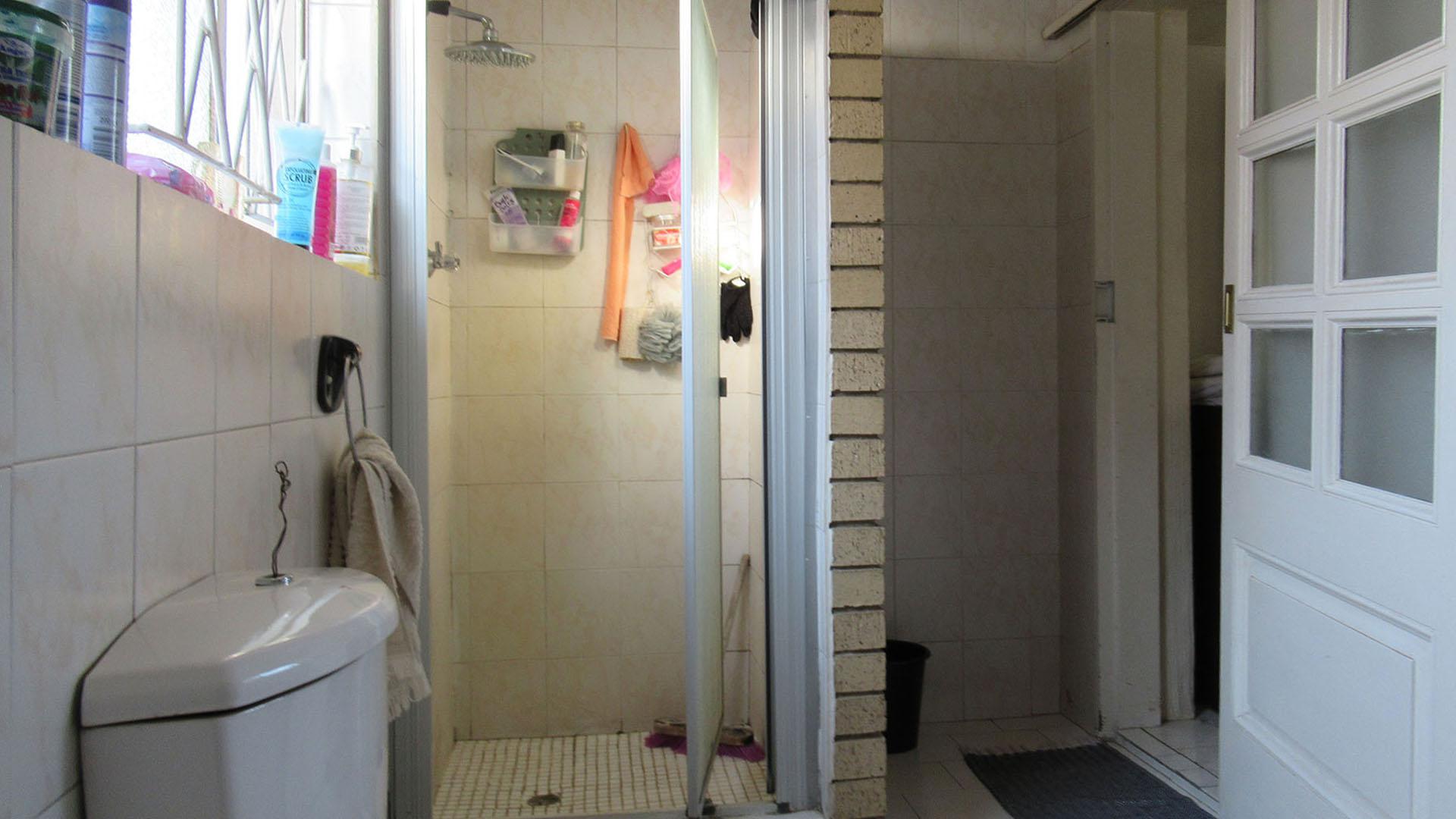 Bathroom 2 - 6 square meters of property in Forest Hill - JHB