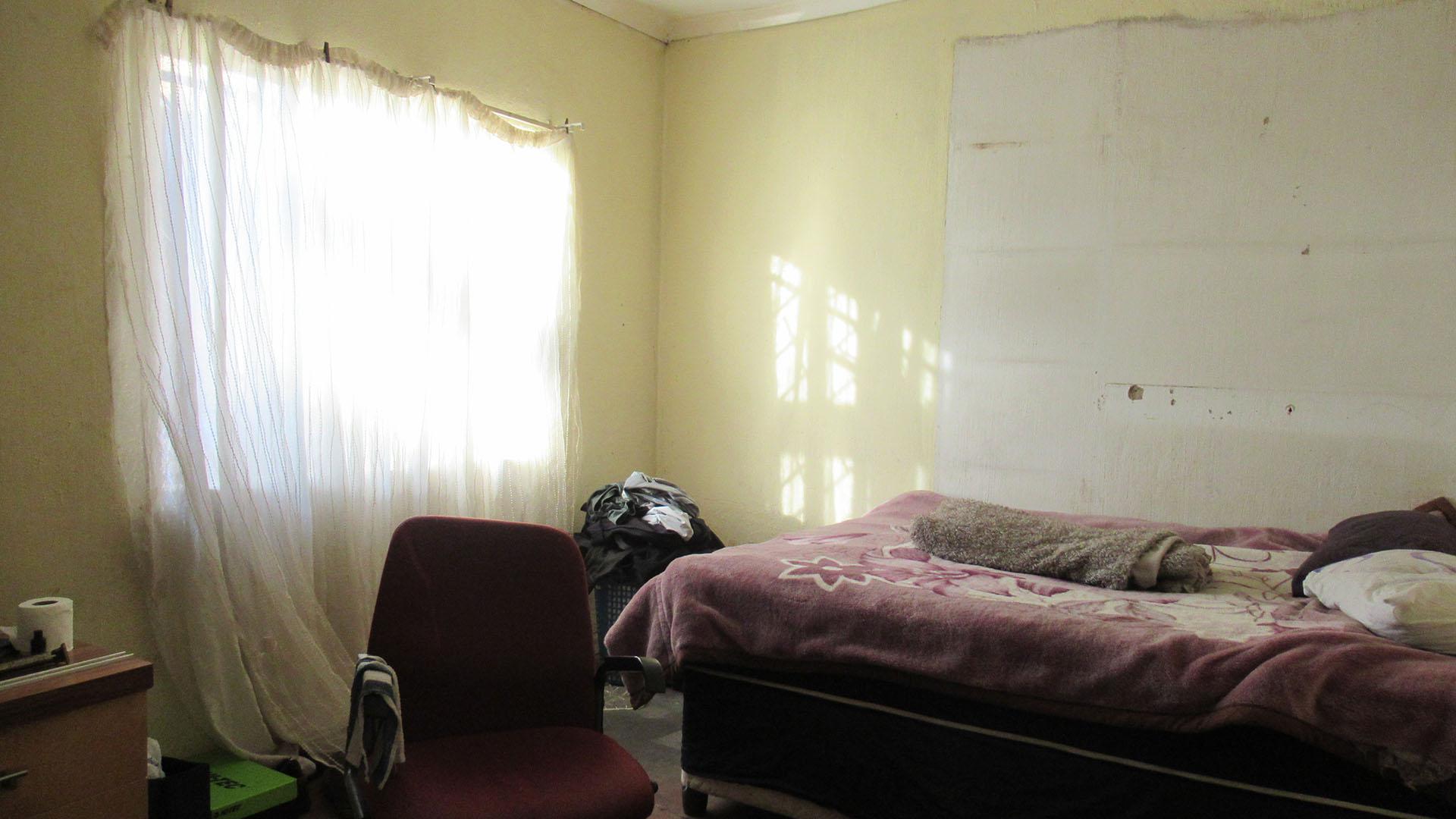 Bed Room 1 - 27 square meters of property in Forest Hill - JHB