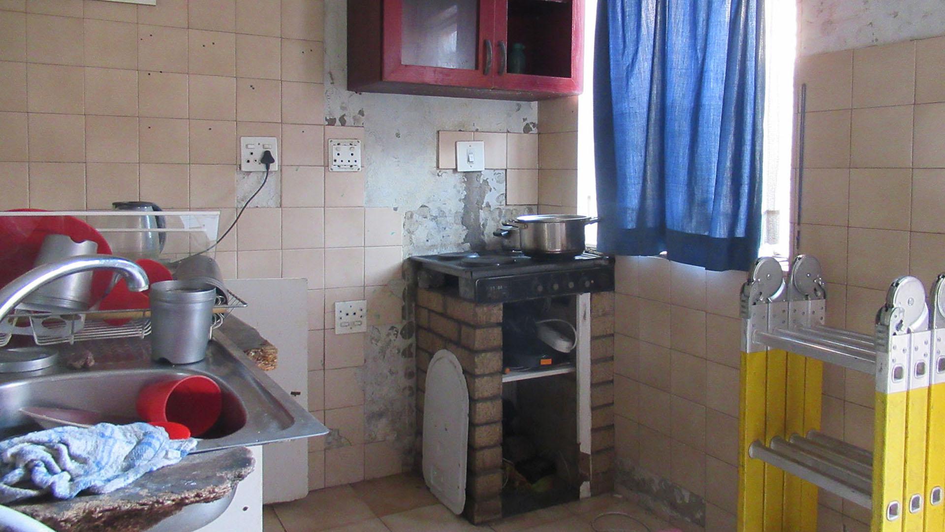 Kitchen - 35 square meters of property in Forest Hill - JHB