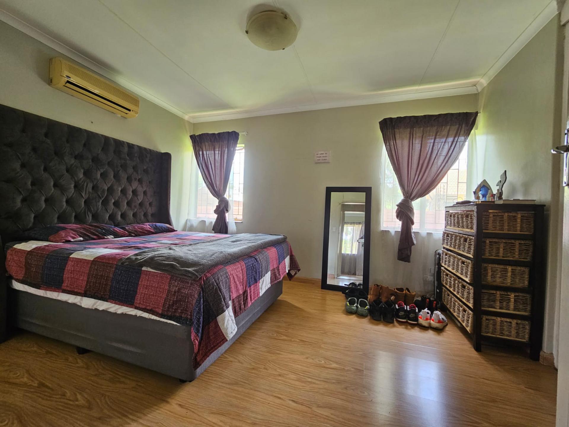 Main Bedroom - 16 square meters of property in Doornpoort