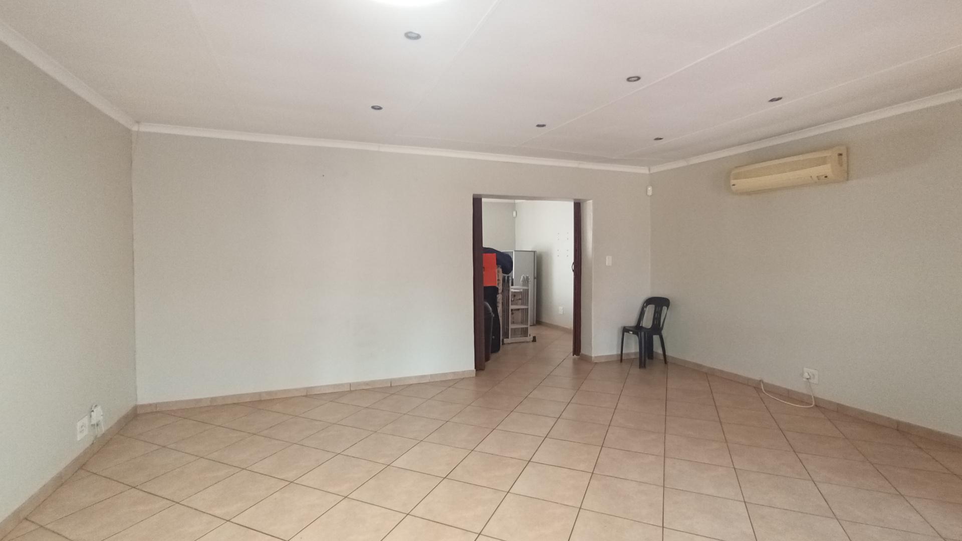 Dining Room - 26 square meters of property in Doornpoort