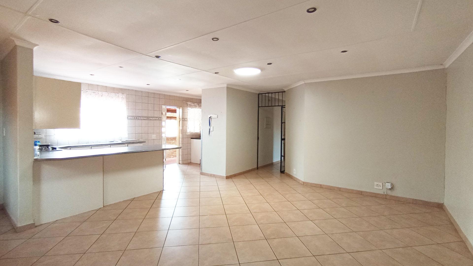 Dining Room - 26 square meters of property in Doornpoort