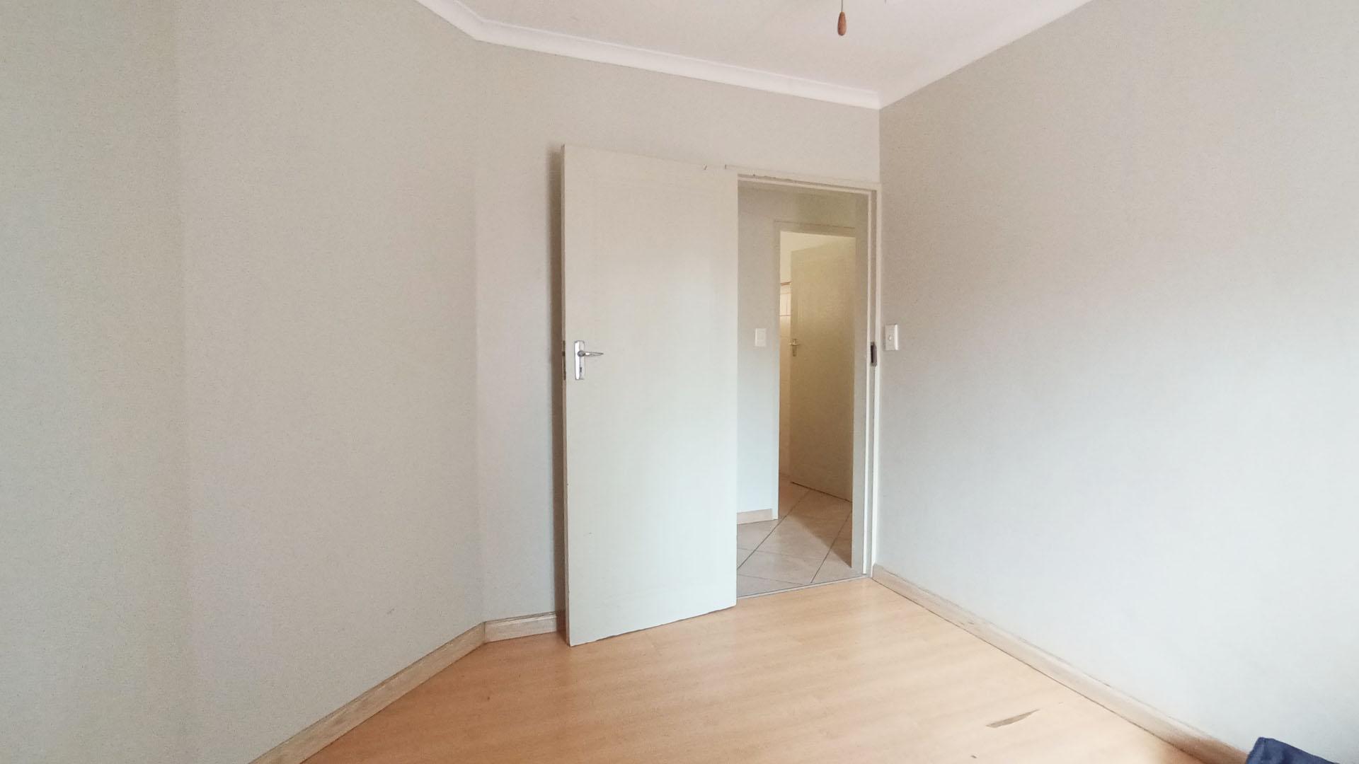 Bed Room 1 - 10 square meters of property in Doornpoort