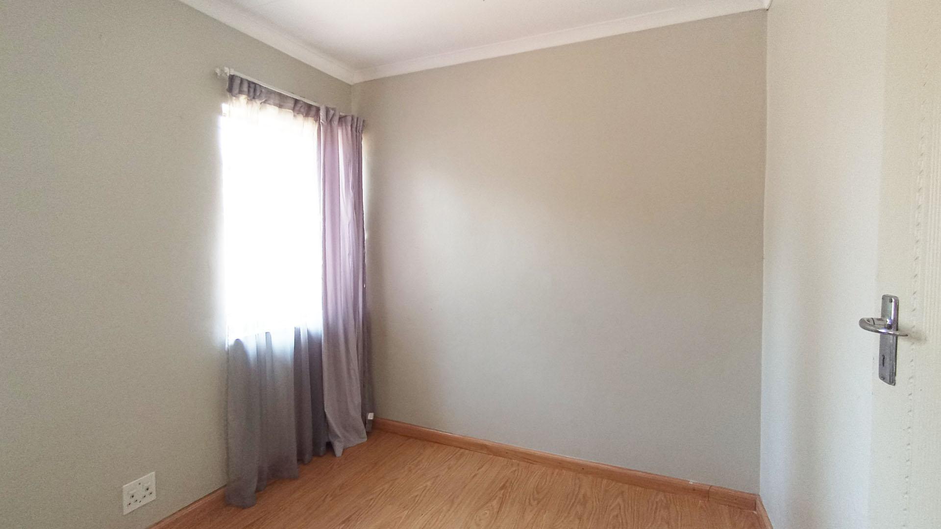 Bed Room 2 - 9 square meters of property in Doornpoort