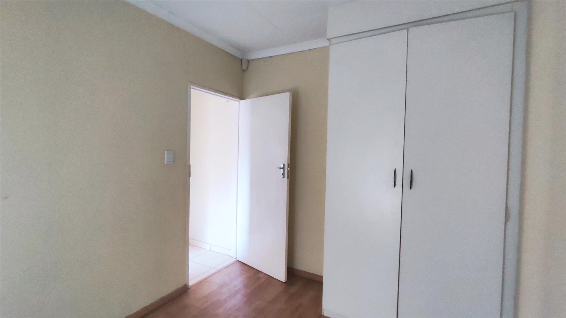 Bed Room 1 - 10 square meters of property in Pomona