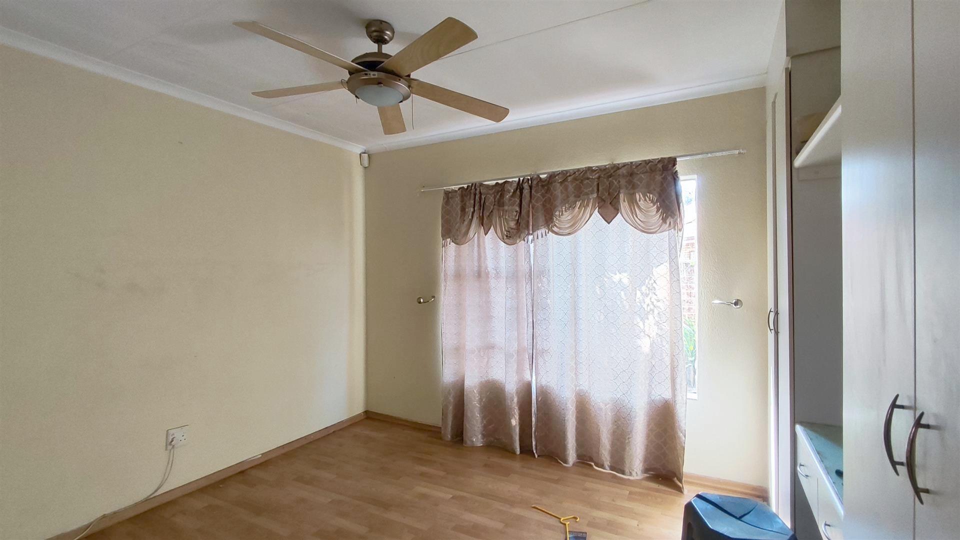 Main Bedroom - 17 square meters of property in Pomona