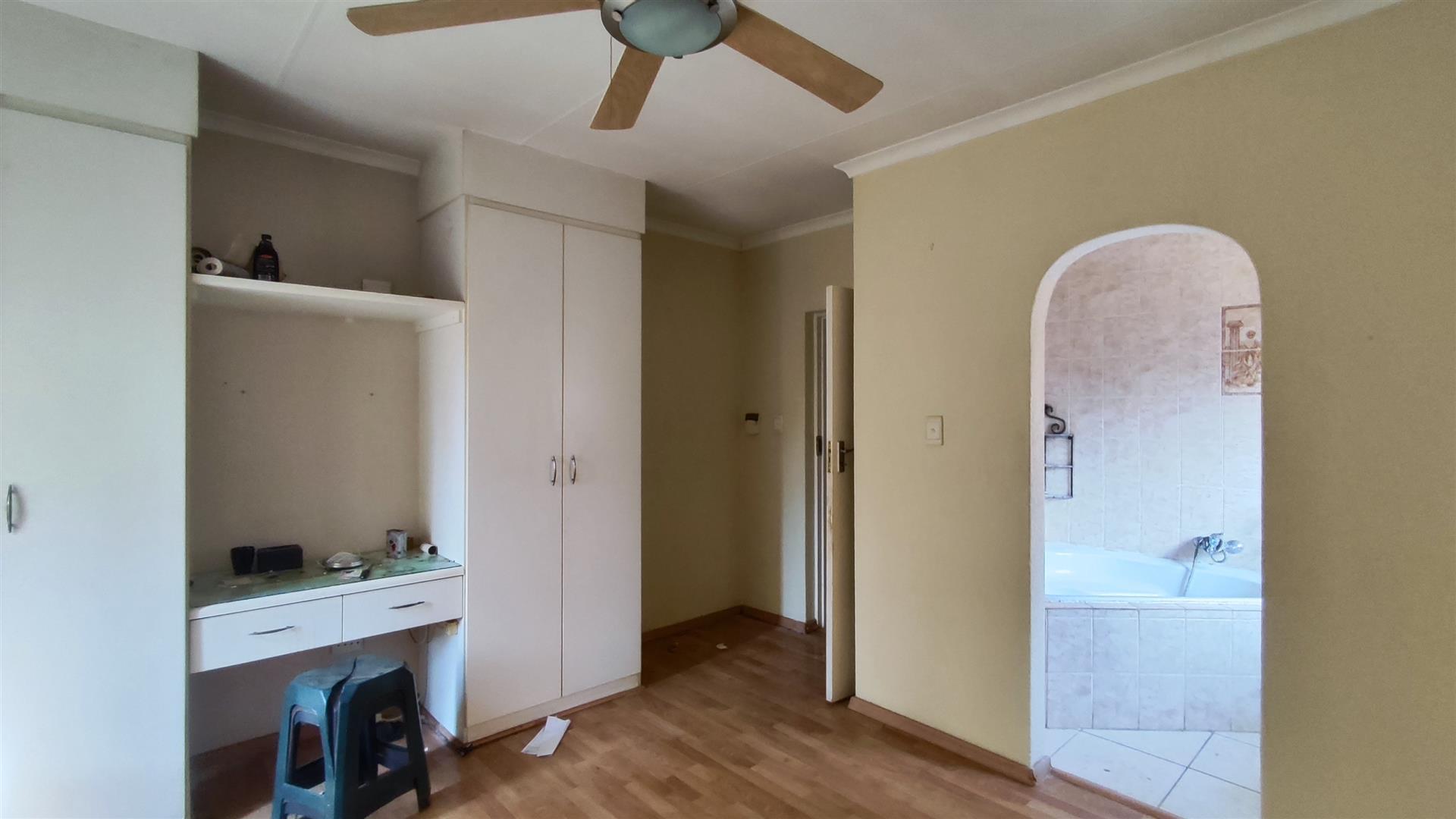 Main Bedroom - 17 square meters of property in Pomona