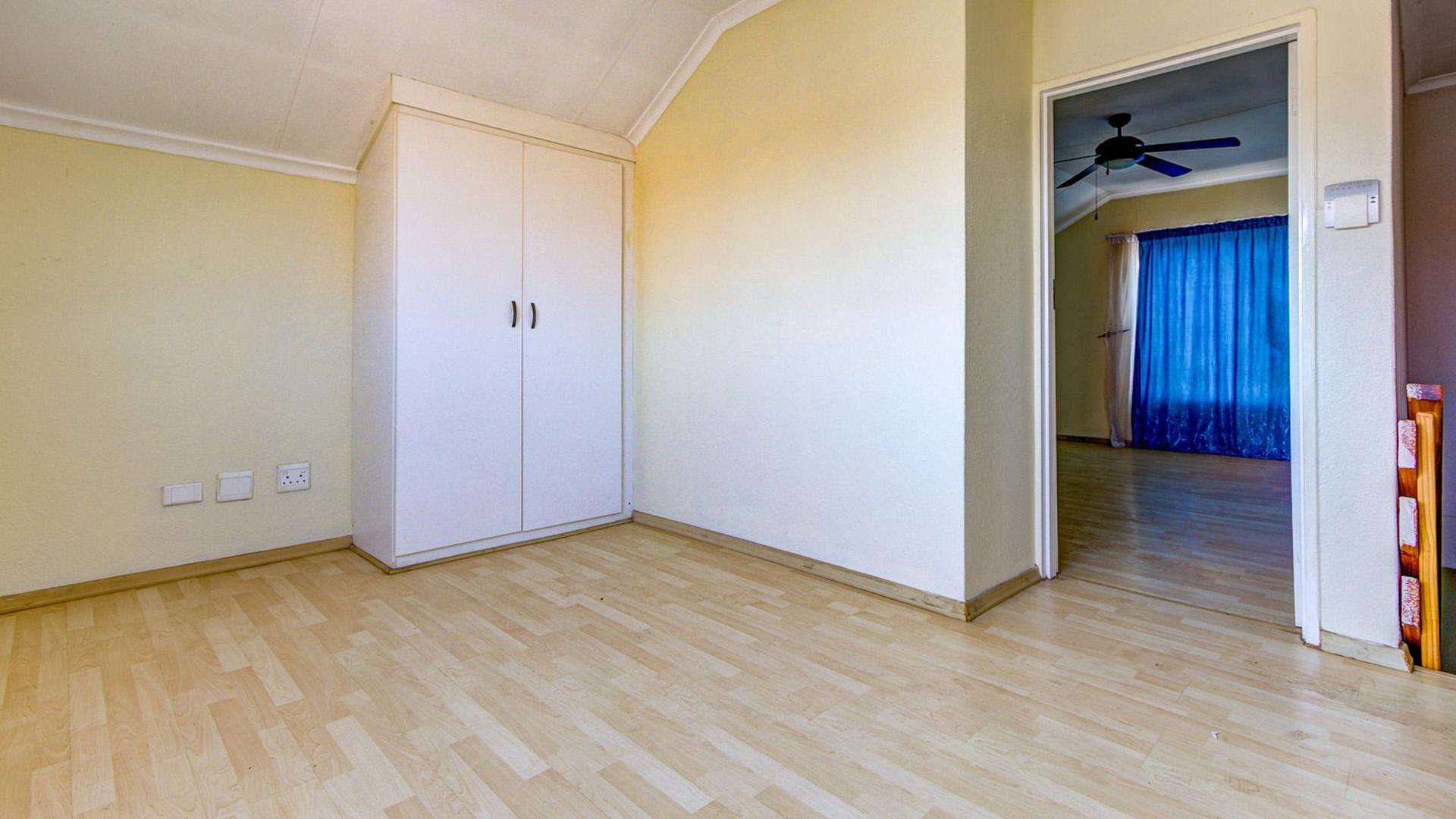 Bed Room 2 - 15 square meters of property in Pomona