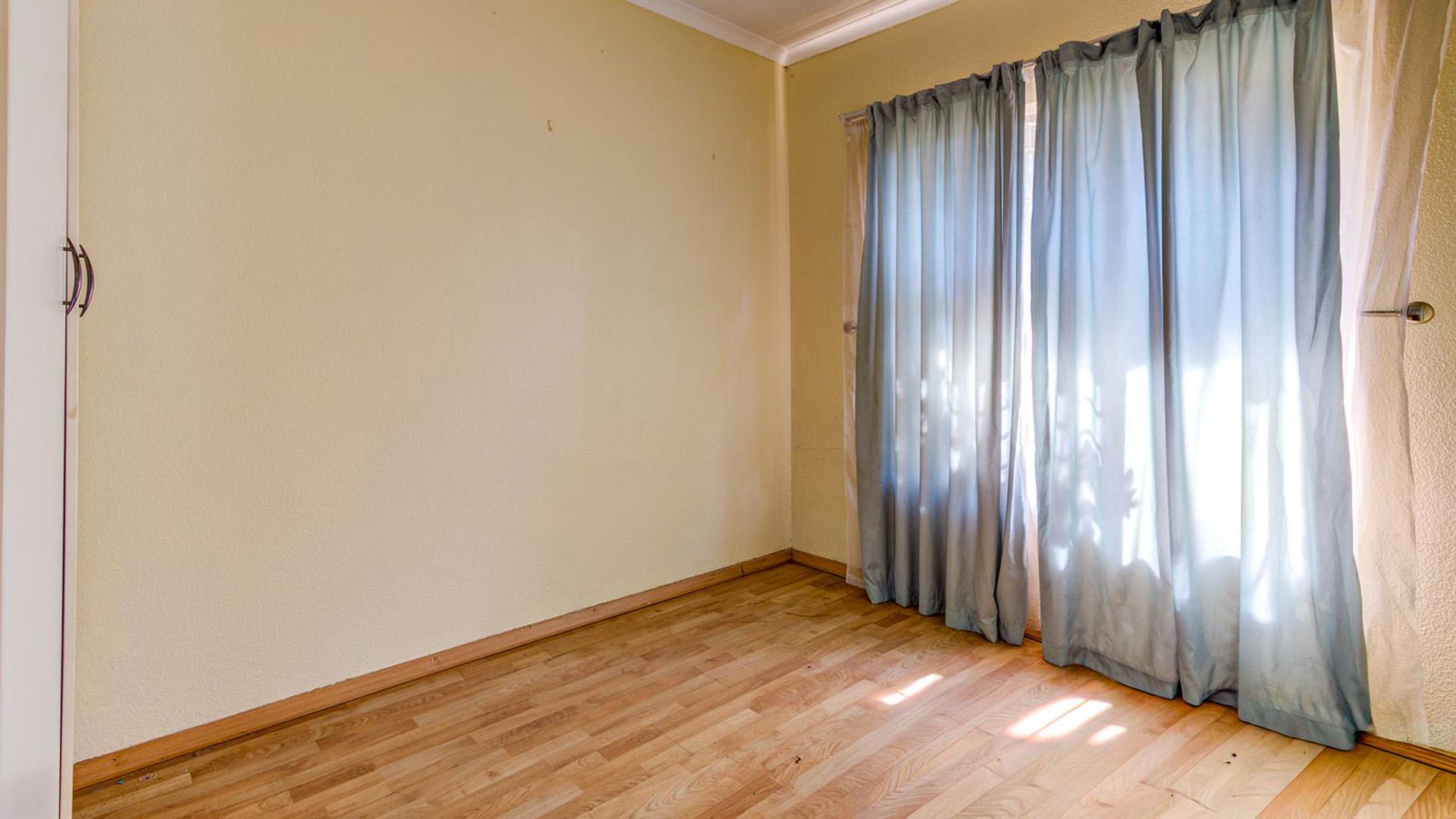 Bed Room 1 - 10 square meters of property in Pomona