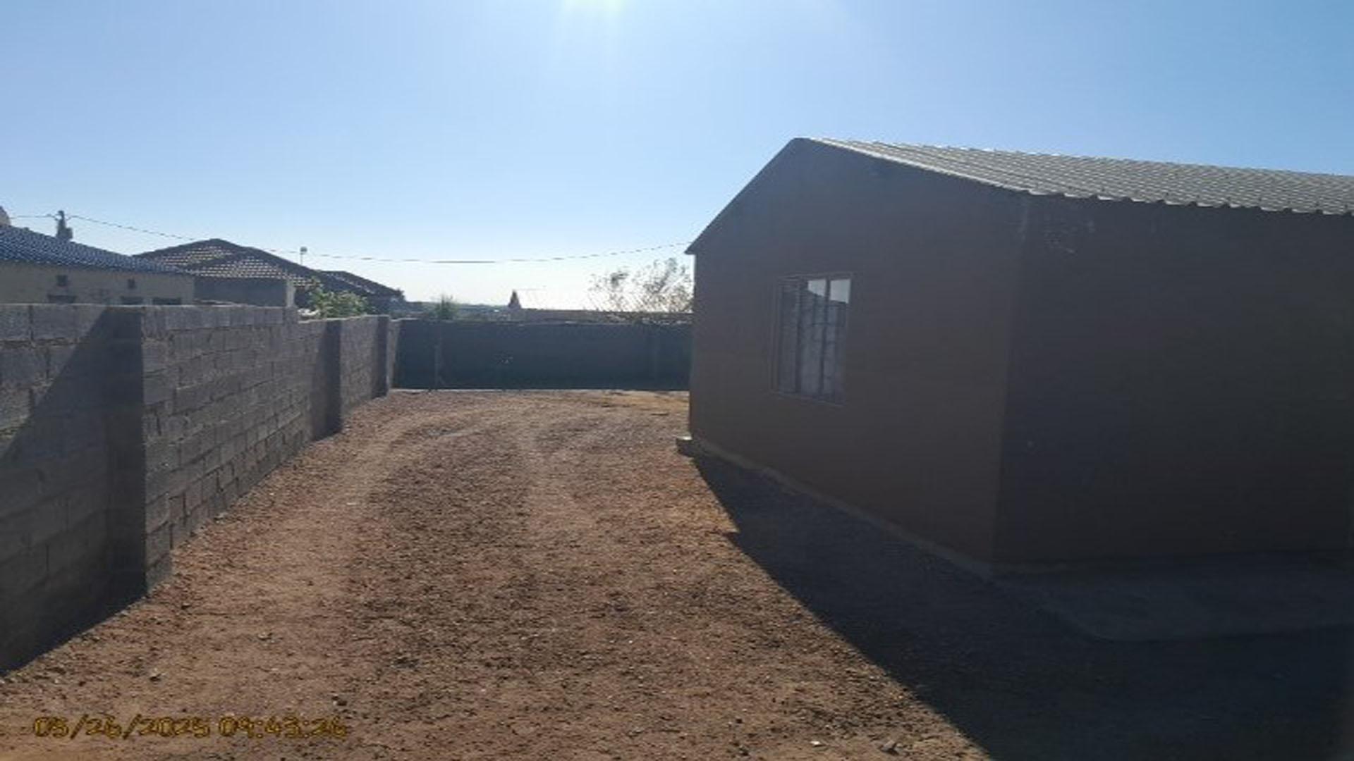 Front View of property in Palm Ridge