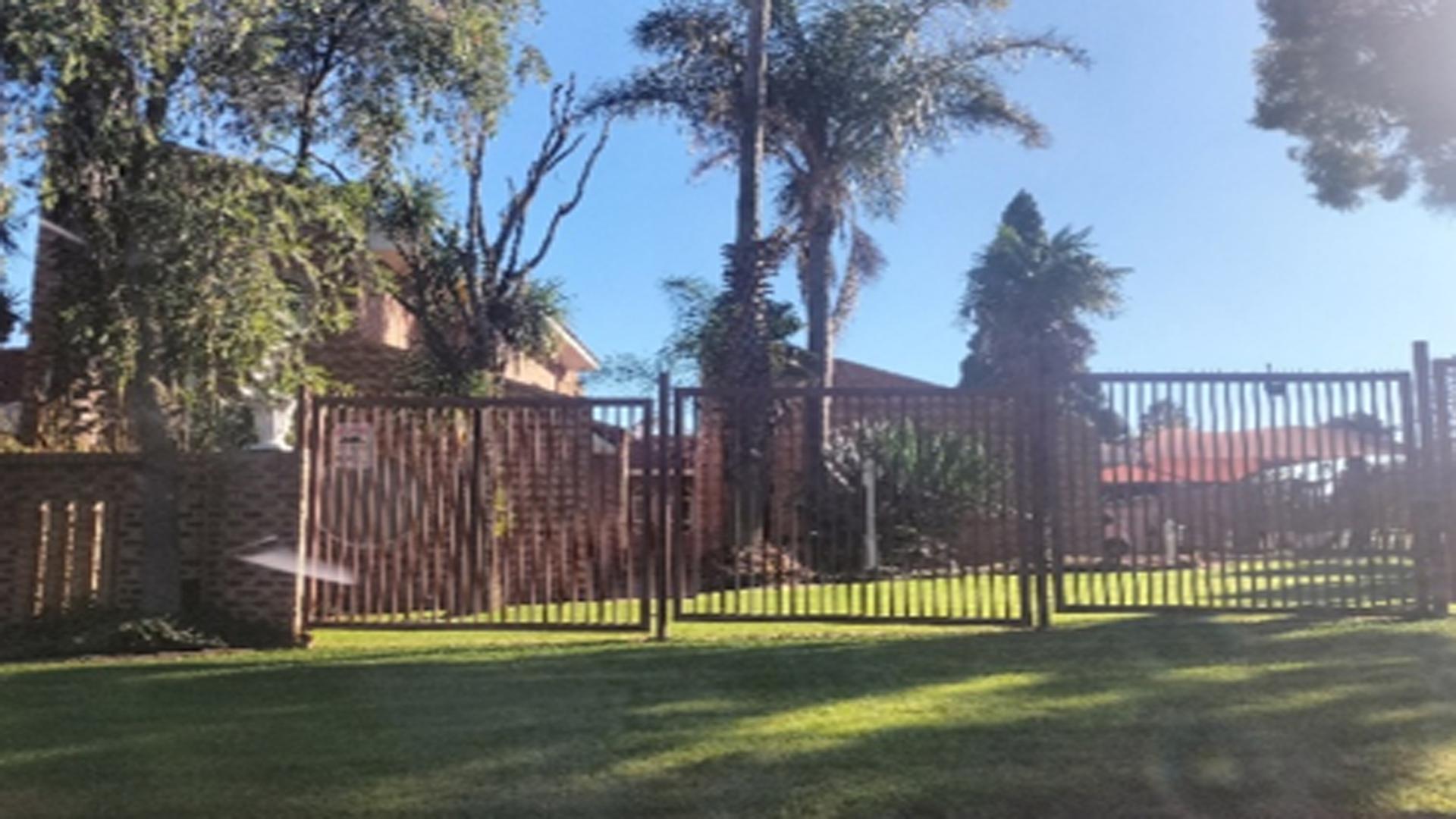 Front View of property in Greenhills