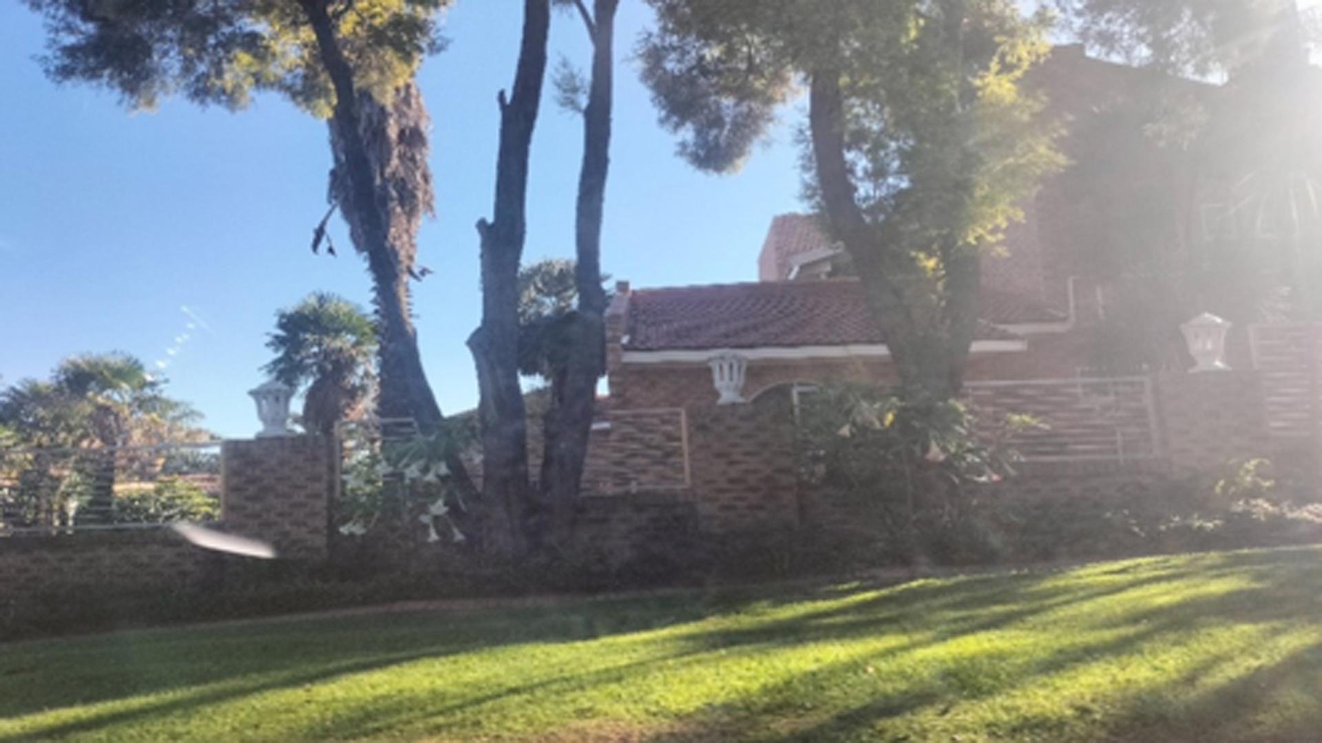 Front View of property in Greenhills