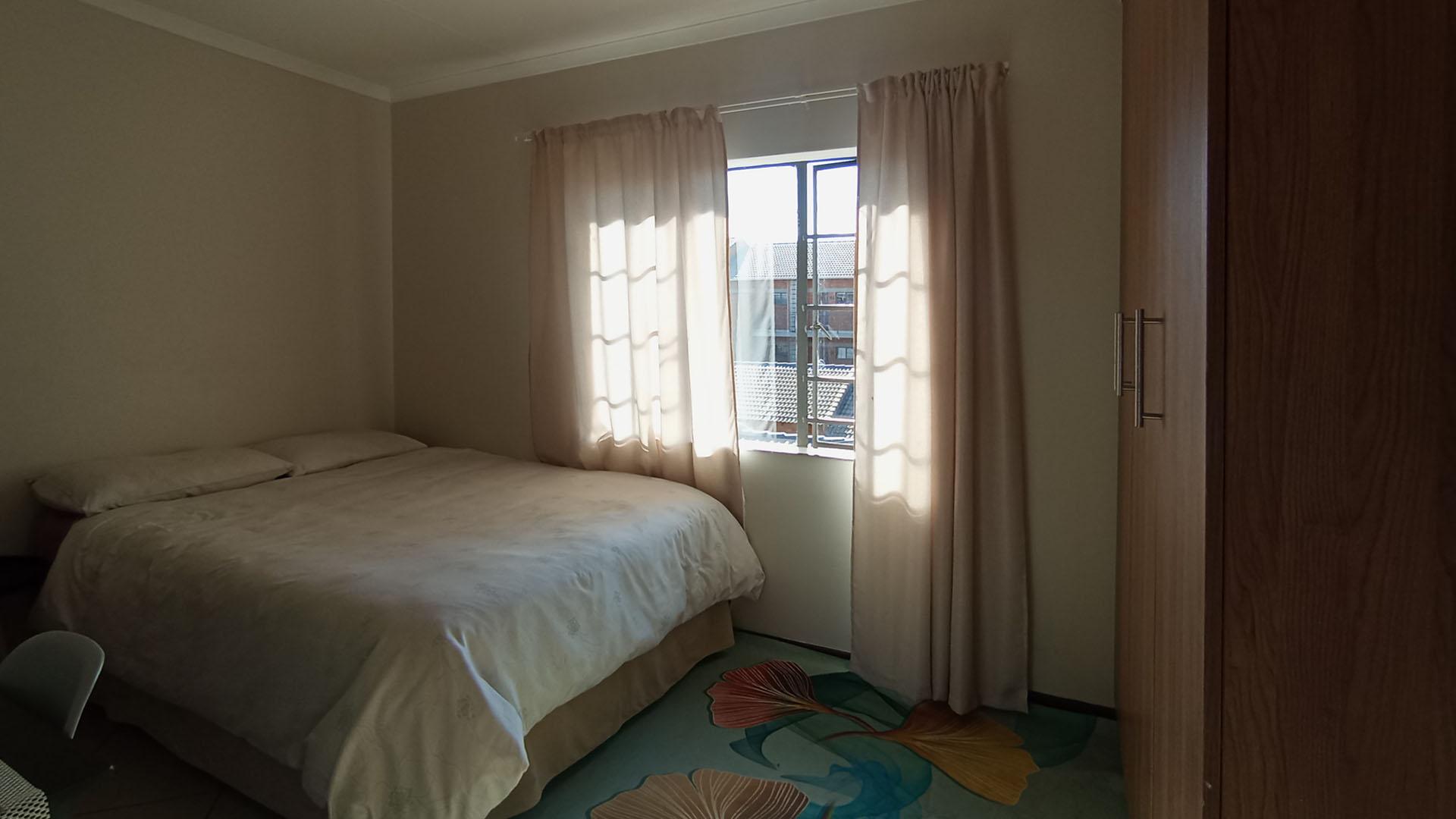 Bed Room 1 - 12 square meters of property in Sagewood