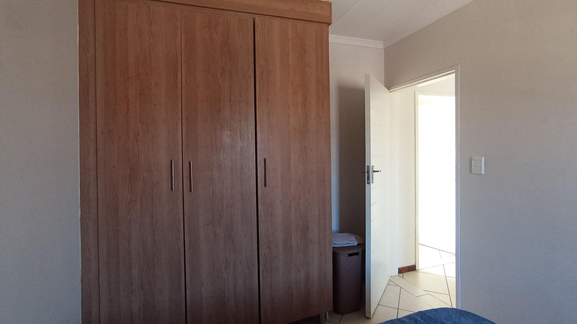 Bed Room 2 - 11 square meters of property in Sagewood