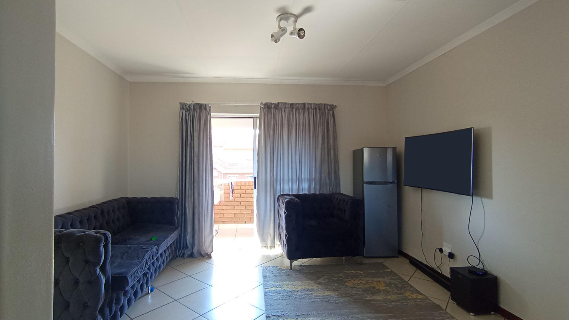 Lounges - 16 square meters of property in Sagewood