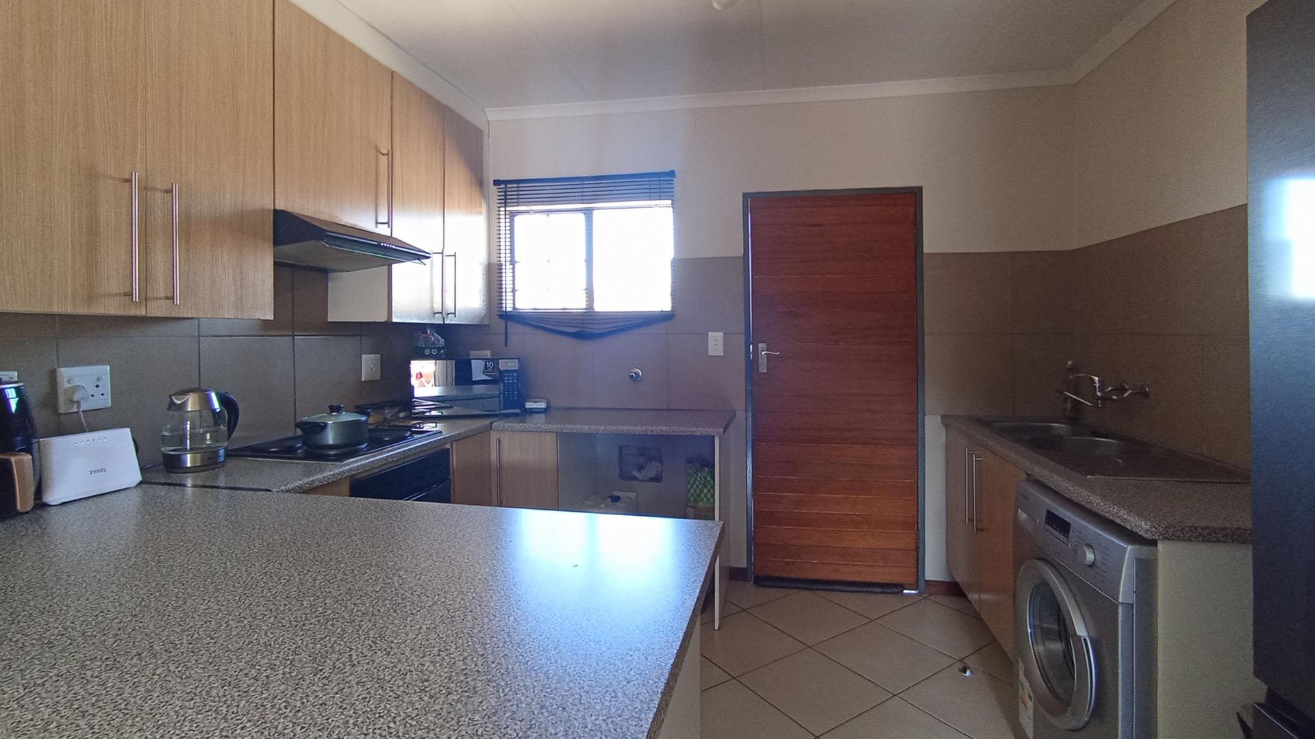 Kitchen - 10 square meters of property in Sagewood