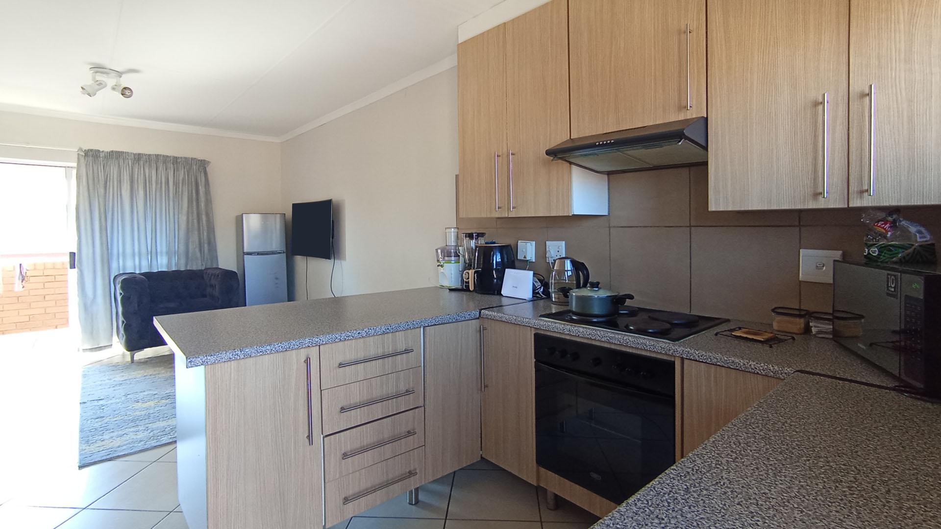 Kitchen - 10 square meters of property in Sagewood