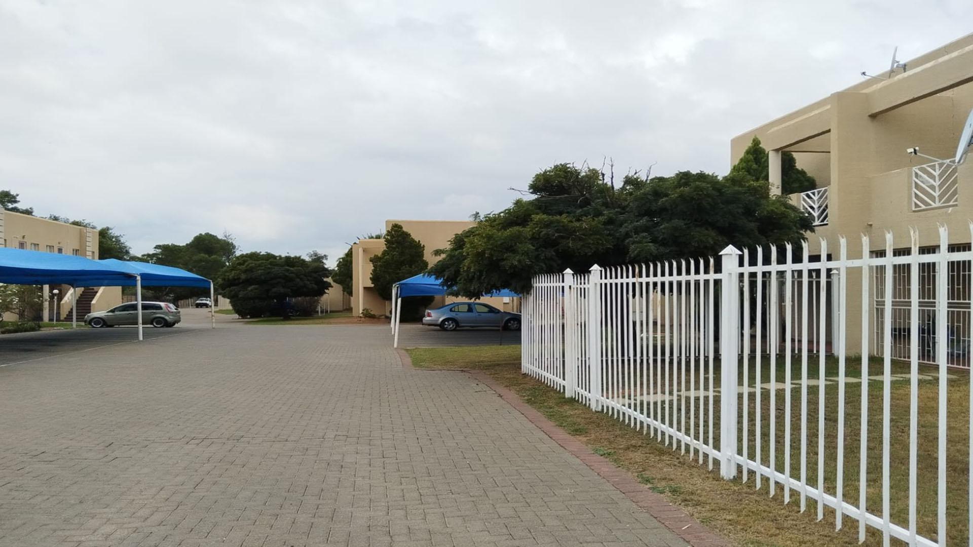 Front View of property in Pellissier