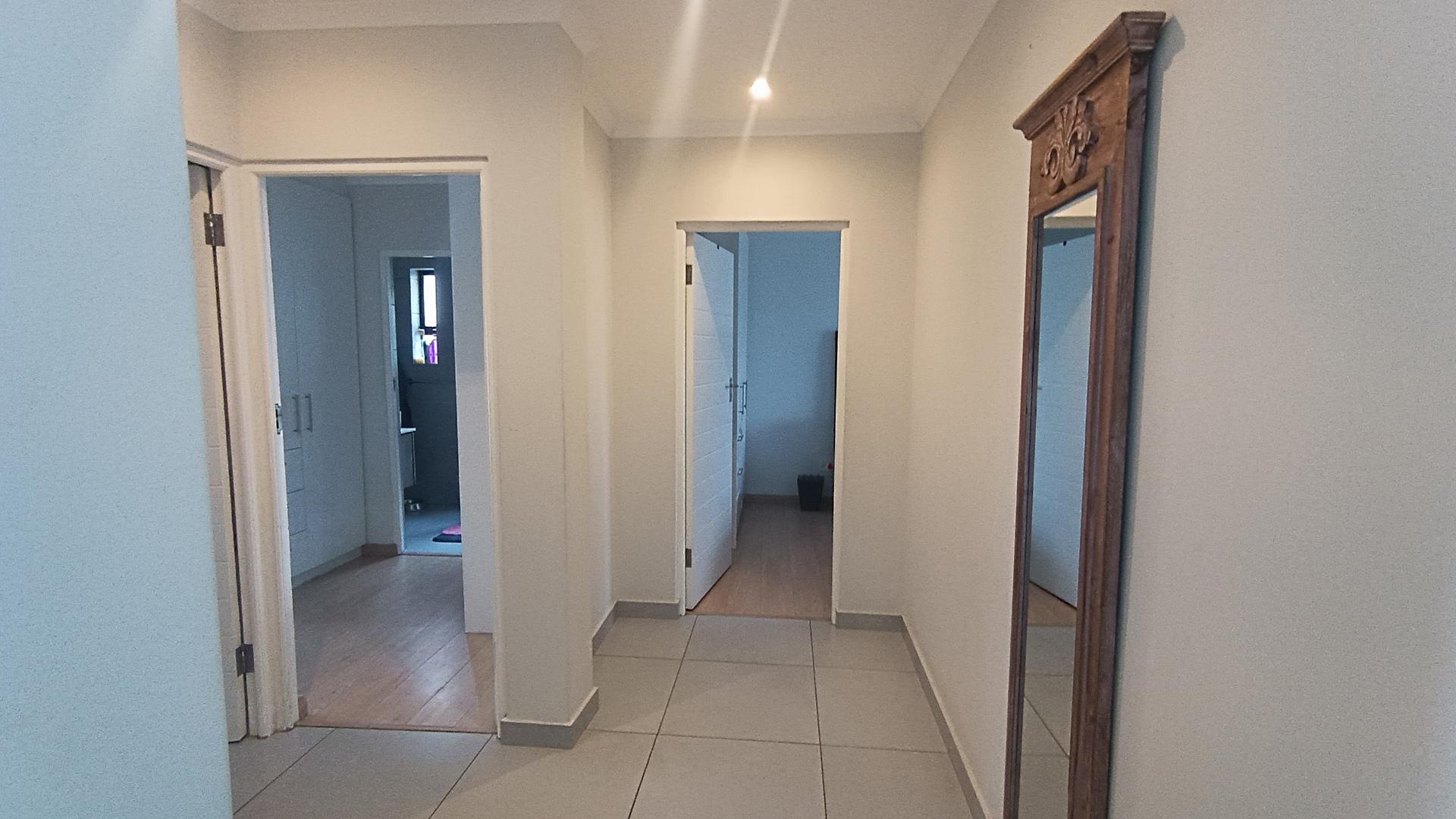 Spaces - 19 square meters of property in Parklands