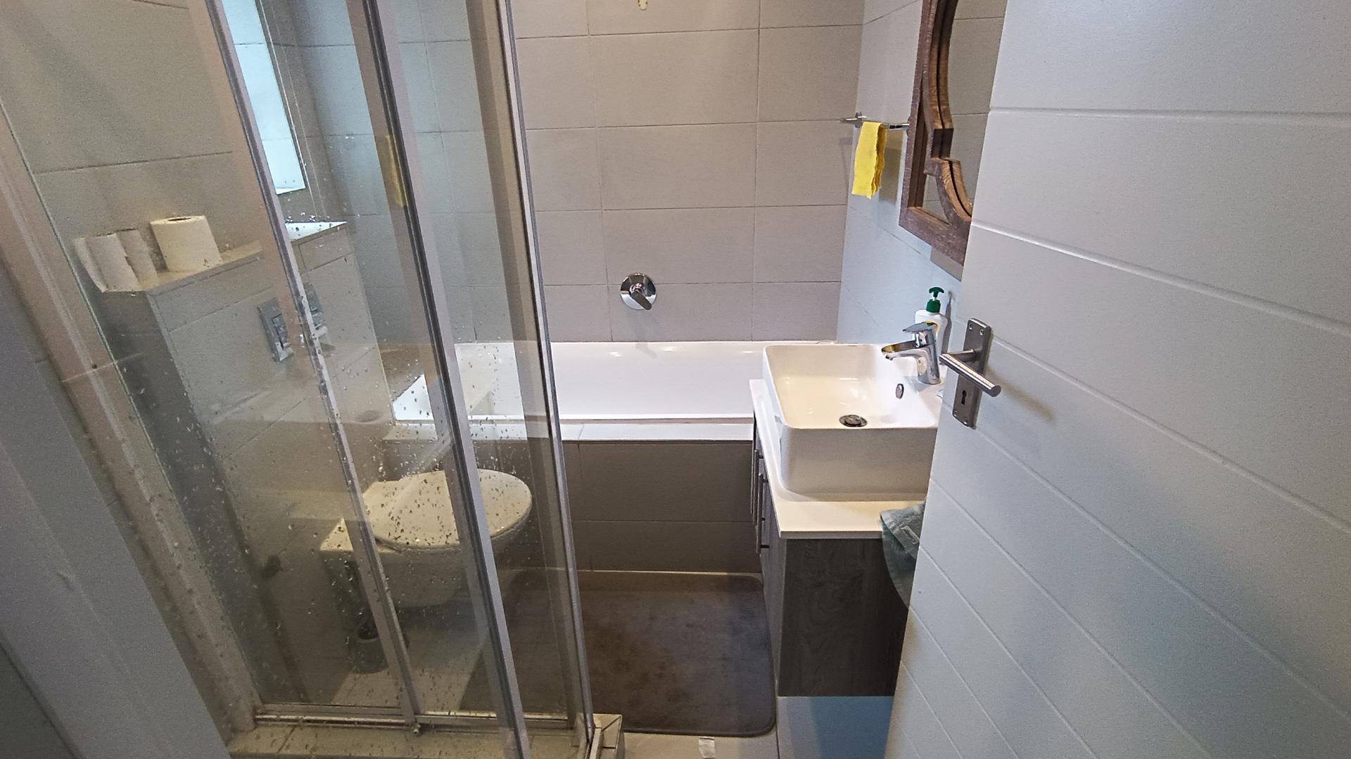 Bathroom 1 - 6 square meters of property in Parklands