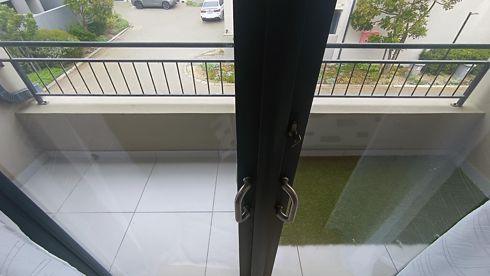 Balcony - 14 square meters of property in Parklands