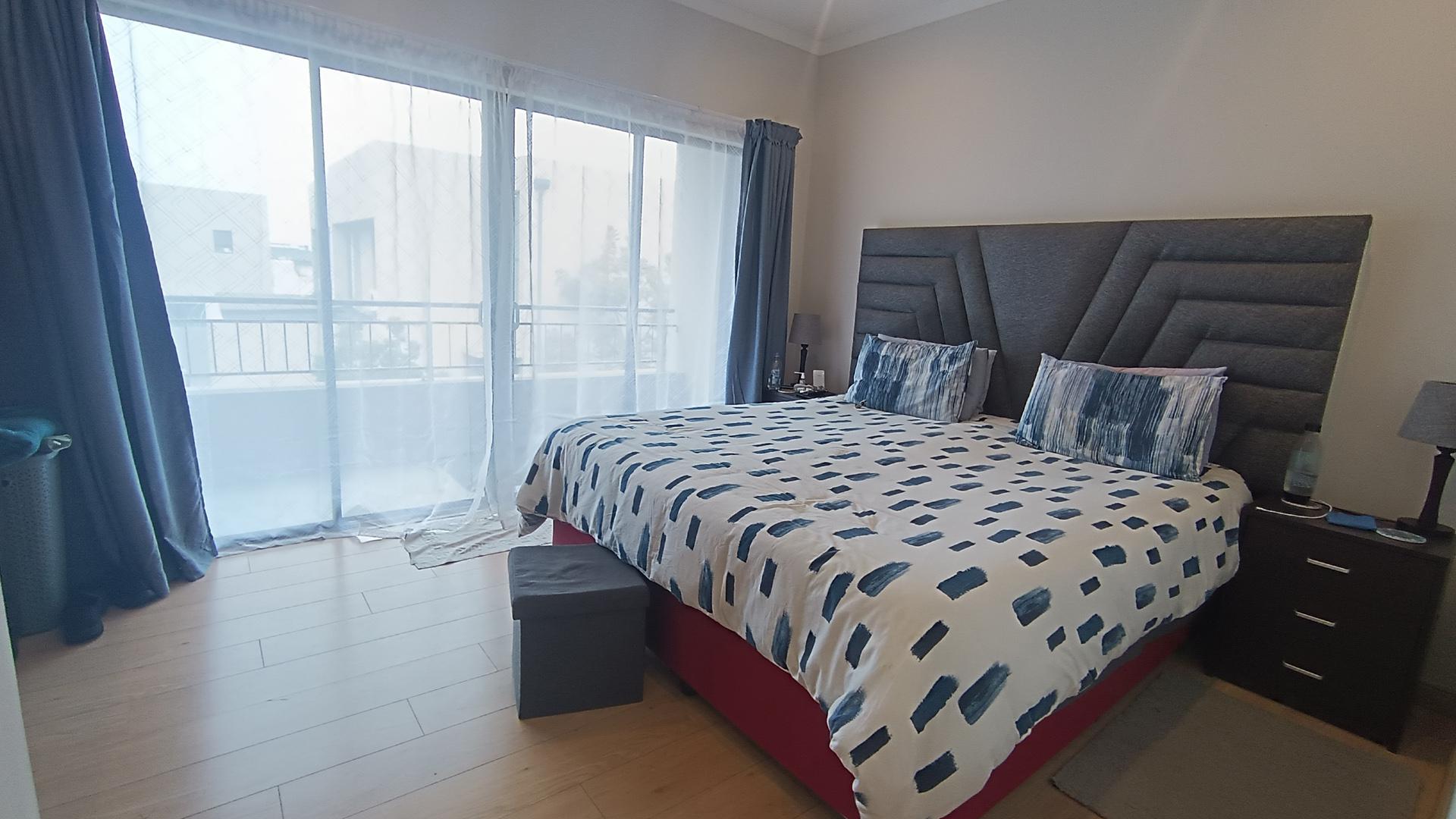 Main Bedroom - 22 square meters of property in Parklands