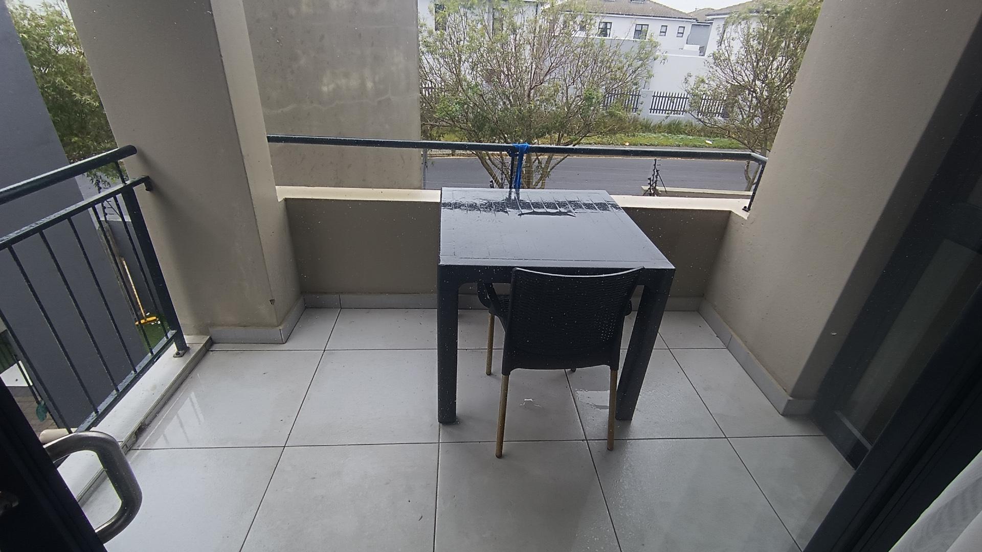 Balcony - 14 square meters of property in Parklands