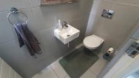 Guest Toilet - 2 square meters of property in Parklands