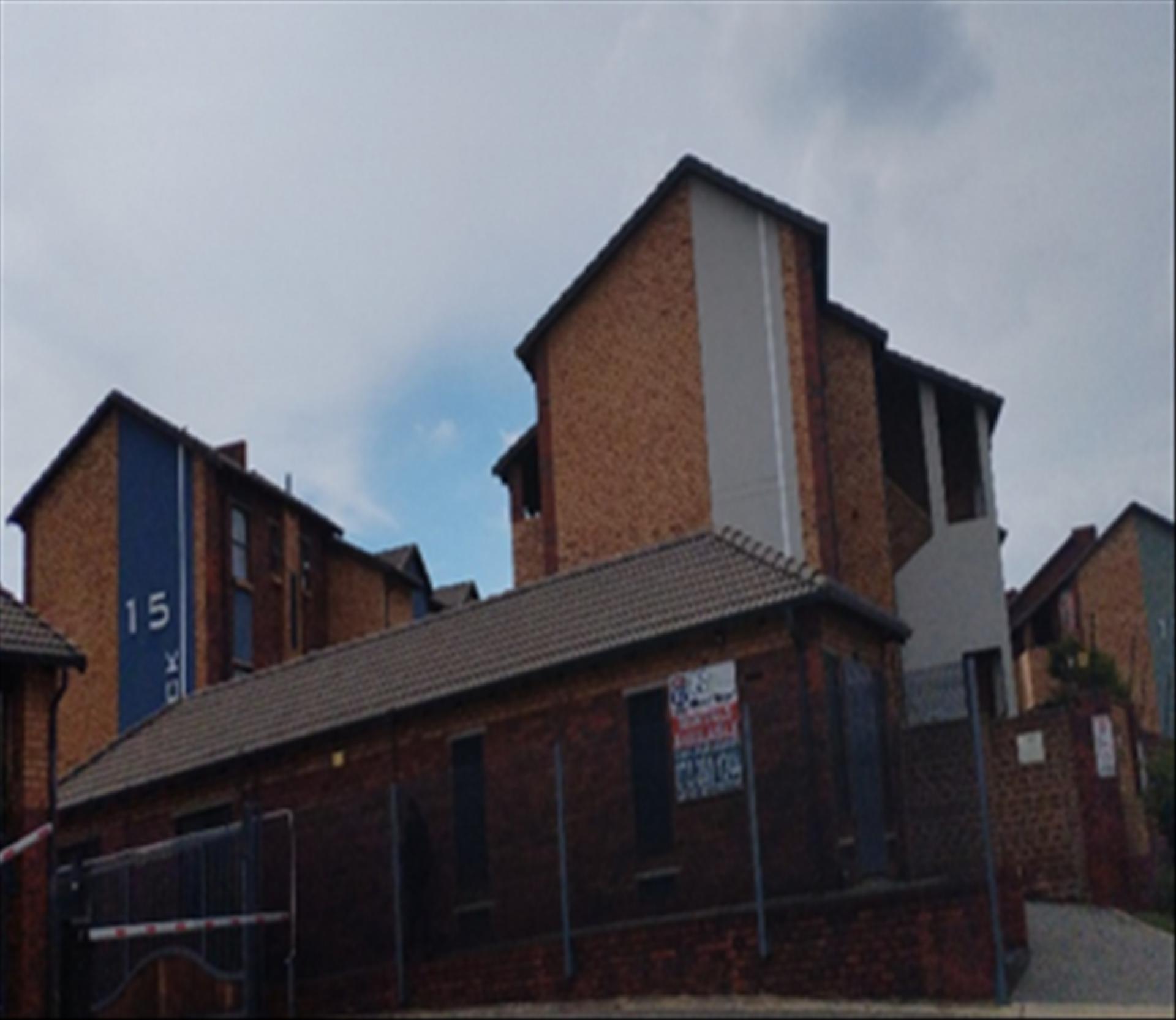 Front View of property in Alveda