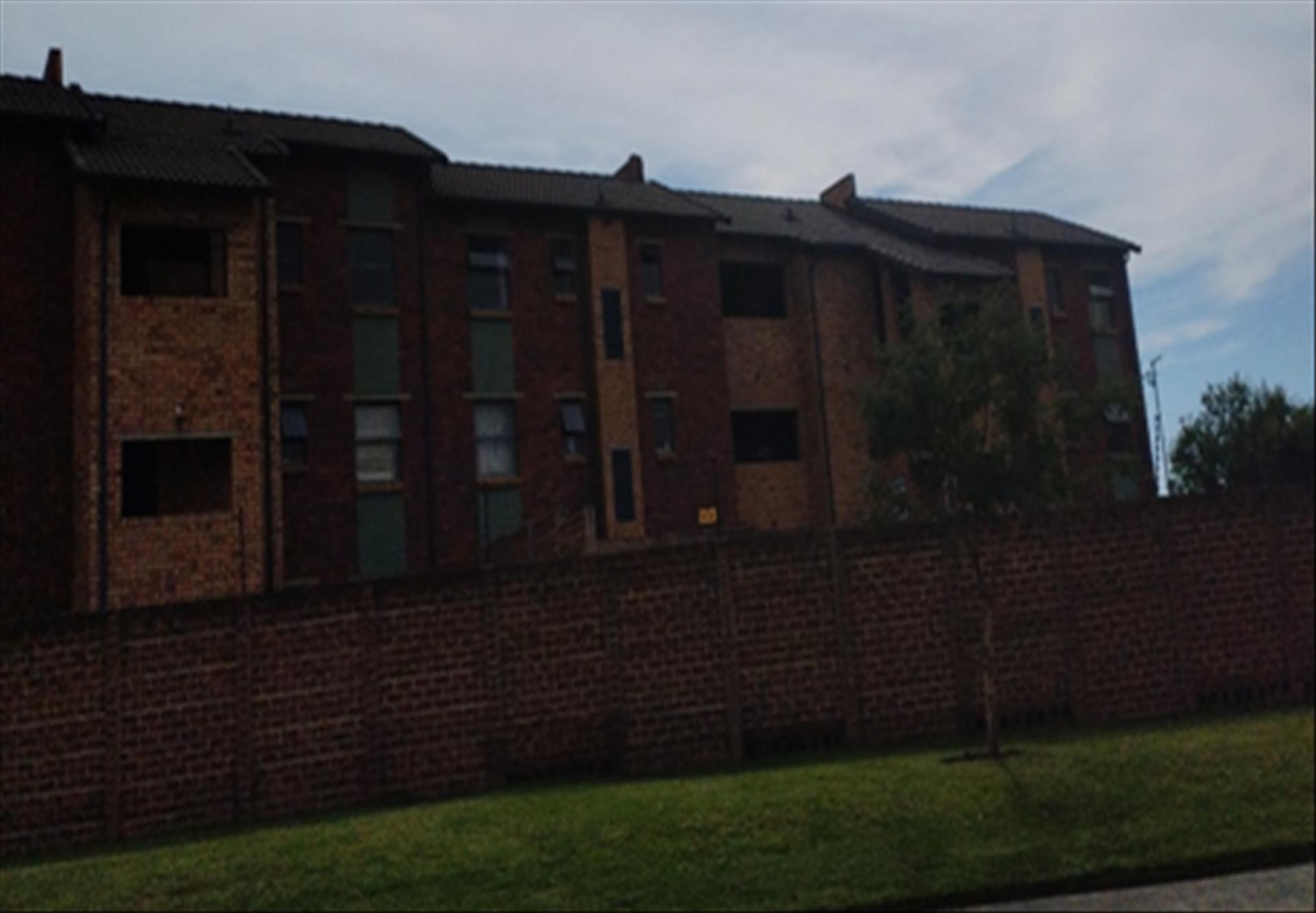 Front View of property in Alveda