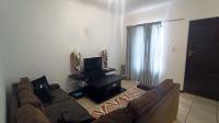 Lounges - 15 square meters of property in Victoria Park
