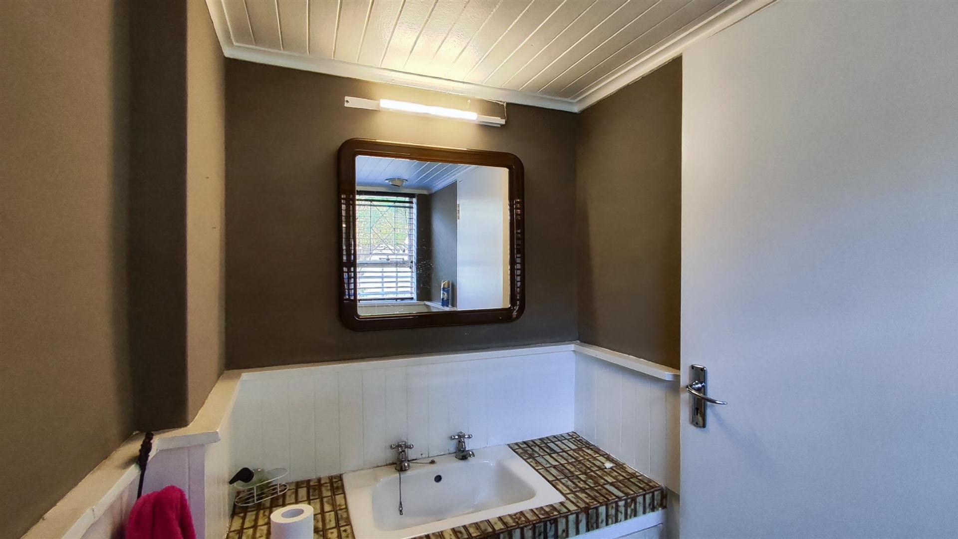 Guest Toilet - 3 square meters of property in Vanderbijlpark