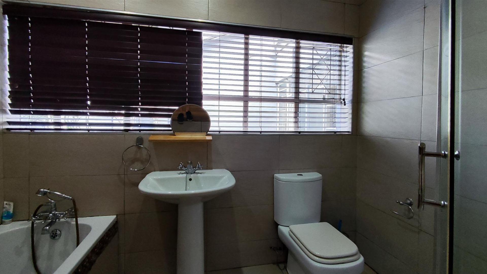 Bathroom 1 - 6 square meters of property in Vanderbijlpark