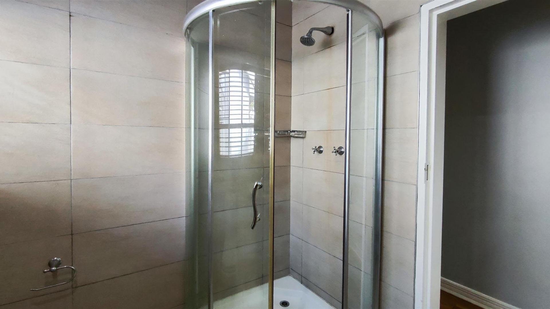 Bathroom 1 - 6 square meters of property in Vanderbijlpark